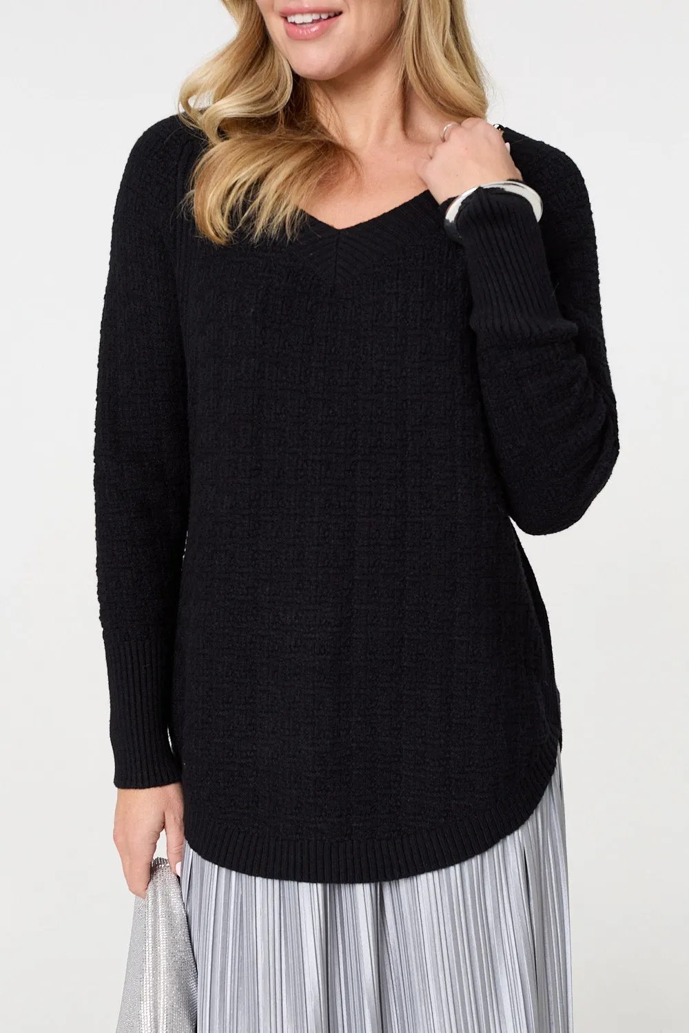 Textured V-Neck Relaxed Curve Hem Jumper